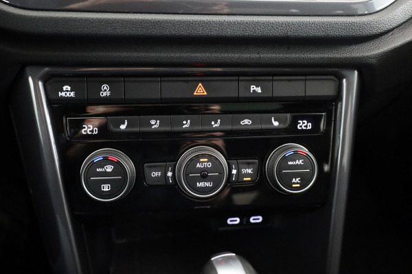 Volkswagen T-Roc 1.5 TSI Sport 150 pk Automaat (DSG) | Navigatie via App | Panoramadak | Parkeersensoren | Achteruitrijcamera | Adaptieve cruise control | Stoelverwarming |