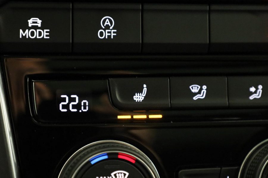 Volkswagen T-Roc 1.5 TSI Sport 150 pk Automaat (DSG) | Navigatie via App | Panoramadak | Parkeersensoren | Achteruitrijcamera | Adaptieve cruise control | Stoelverwarming |