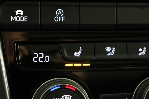 Volkswagen T-Roc 1.5 TSI Sport 150 pk Automaat (DSG) | Navigatie via App | Panoramadak | Parkeersensoren | Achteruitrijcamera | Adaptieve cruise control | Stoelverwarming |