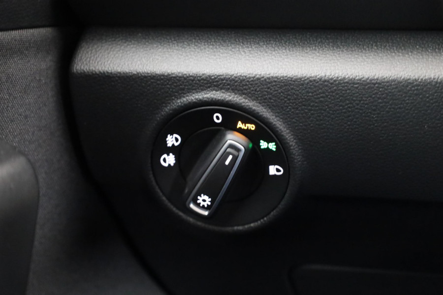 Volkswagen T-Roc 1.5 TSI Sport 150 pk Automaat (DSG) | Navigatie via App | Panoramadak | Parkeersensoren | Achteruitrijcamera | Adaptieve cruise control | Stoelverwarming |
