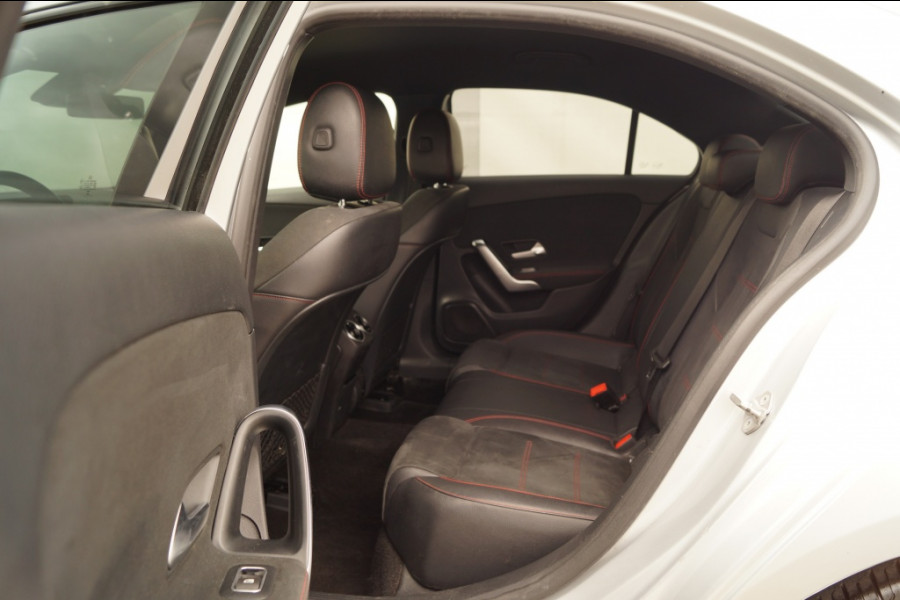 Mercedes-Benz A-Klasse 180 Automaat Business Solution AMG -NAVI-CAM-