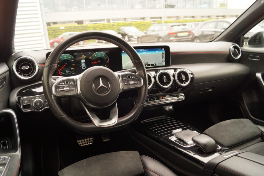Mercedes-Benz A-Klasse 180 Automaat Business Solution AMG -NAVI-CAM-