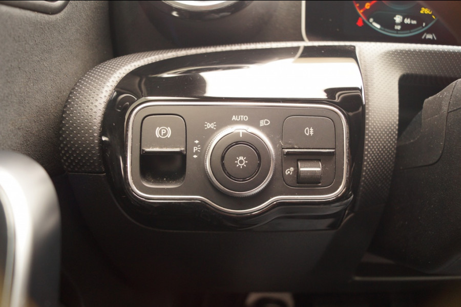 Mercedes-Benz A-Klasse 180 Automaat Business Solution AMG -NAVI-CAM-