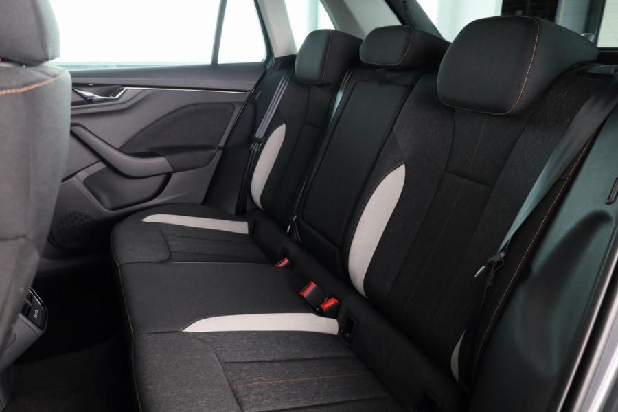 Škoda Kamiq Business Edition 1.0 TSI 115 pk 6 versn. Hand | Achteruitrijcamera | Elek. achterklep | Apple CarPlay
