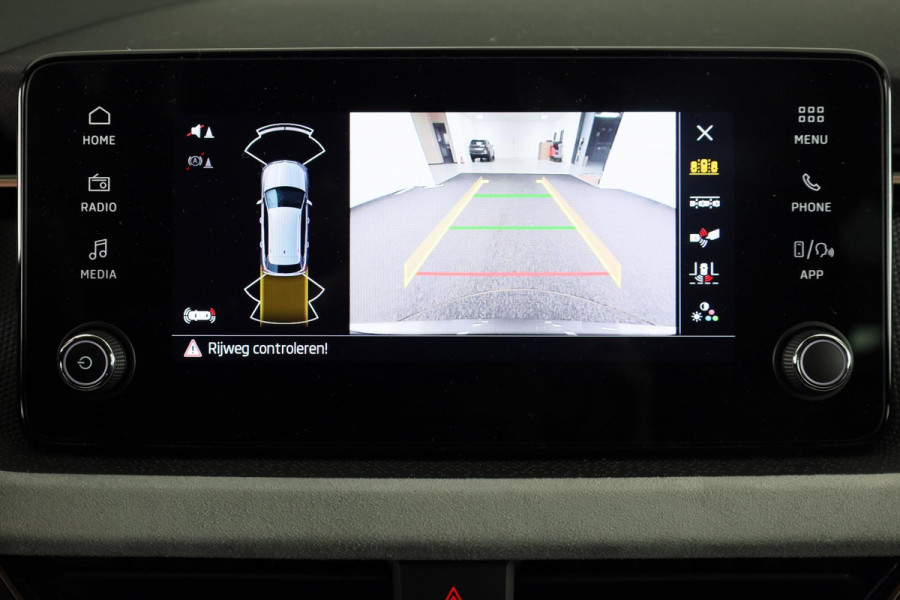 Škoda Kamiq Business Edition 1.0 TSI 115 pk 6 versn. Hand | Achteruitrijcamera | Elek. achterklep | Apple CarPlay