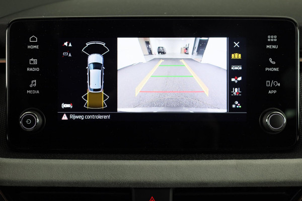 Škoda Kamiq Business Edition 1.0 TSI 115 pk 6 versn. Hand | Achteruitrijcamera | Elek. achterklep | Apple CarPlay