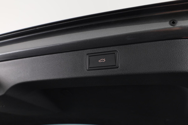 Škoda Kamiq Business Edition 1.0 TSI 115 pk 6 versn. Hand | Achteruitrijcamera | Elek. achterklep | Apple CarPlay