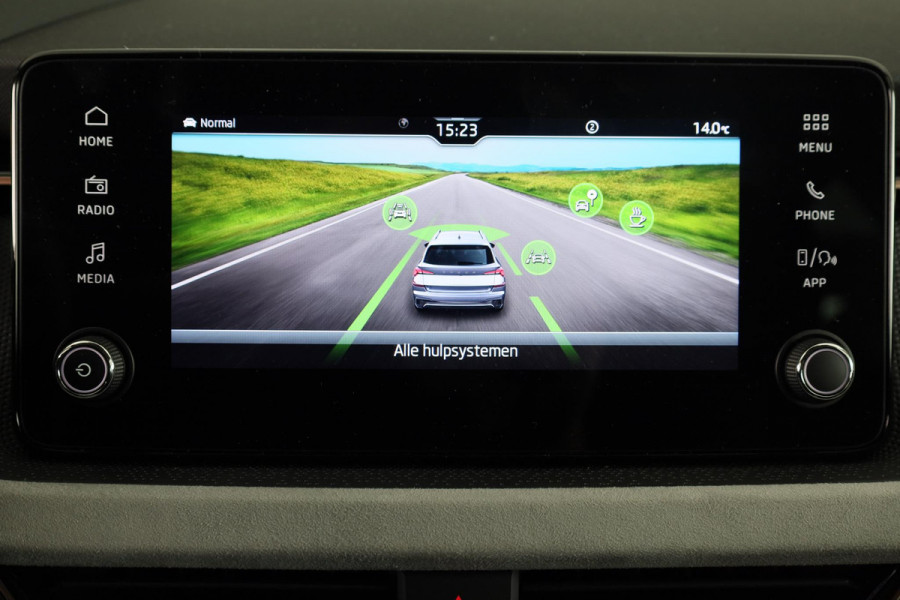 Škoda Kamiq Business Edition 1.0 TSI 115 pk 6 versn. Hand | Achteruitrijcamera | Elek. achterklep | Apple CarPlay