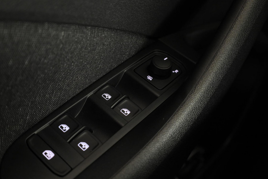 Škoda Kamiq Business Edition 1.0 TSI 115 pk 6 versn. Hand | Achteruitrijcamera | Elek. achterklep | Apple CarPlay