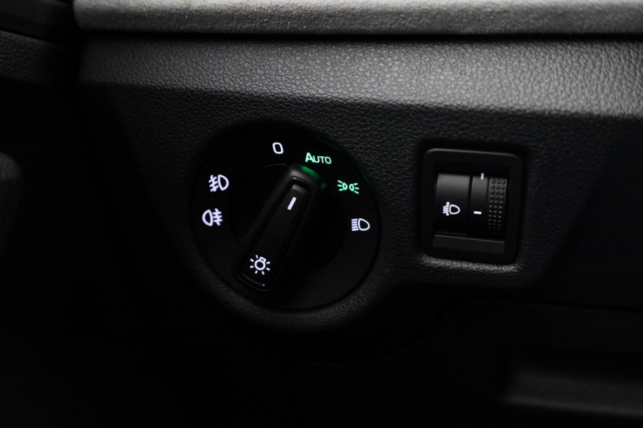 Škoda Kamiq Business Edition 1.0 TSI 115 pk 6 versn. Hand | Achteruitrijcamera | Elek. achterklep | Apple CarPlay