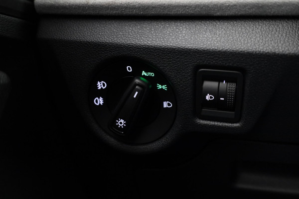 Škoda Kamiq Business Edition 1.0 TSI 115 pk 6 versn. Hand | Achteruitrijcamera | Elek. achterklep | Apple CarPlay