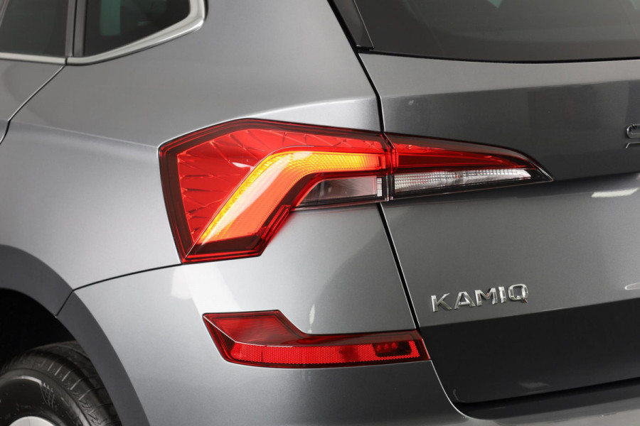 Škoda Kamiq Business Edition 1.0 TSI 115 pk 6 versn. Hand | Achteruitrijcamera | Elek. achterklep | Apple CarPlay