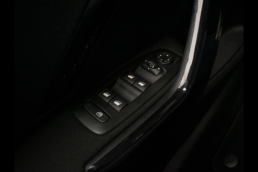 Peugeot 2008 1.2 PureTech Signature Sport (APPLE CARPLAY,NAVI,CRUISE,PDC,LED,LEDER,SPORTSTOELEN,GETINT,LM VELGEN,NETTE STAAT)