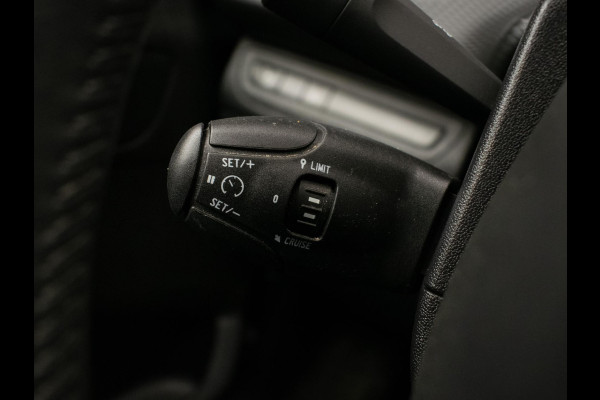 Peugeot 2008 1.2 PureTech Signature Sport (APPLE CARPLAY,NAVI,CRUISE,PDC,LED,LEDER,SPORTSTOELEN,GETINT,LM VELGEN,NETTE STAAT)