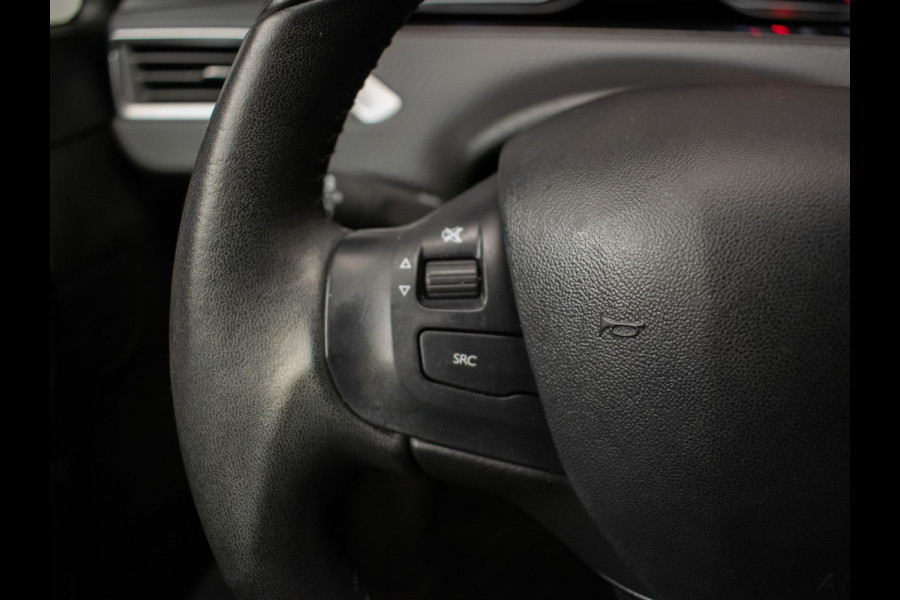 Peugeot 2008 1.2 PureTech Signature Sport (APPLE CARPLAY,NAVI,CRUISE,PDC,LED,LEDER,SPORTSTOELEN,GETINT,LM VELGEN,NETTE STAAT)