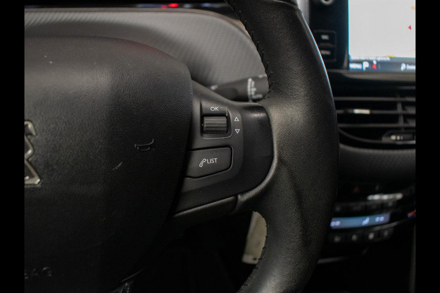 Peugeot 2008 1.2 PureTech Signature Sport (APPLE CARPLAY,NAVI,CRUISE,PDC,LED,LEDER,SPORTSTOELEN,GETINT,LM VELGEN,NETTE STAAT)