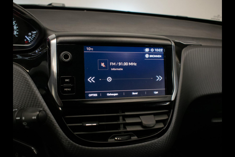 Peugeot 2008 1.2 PureTech Signature Sport (APPLE CARPLAY,NAVI,CRUISE,PDC,LED,LEDER,SPORTSTOELEN,GETINT,LM VELGEN,NETTE STAAT)