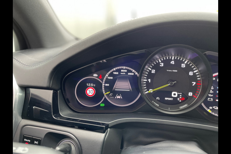Porsche Cayenne 3.0 E-Hybrid / Panorama