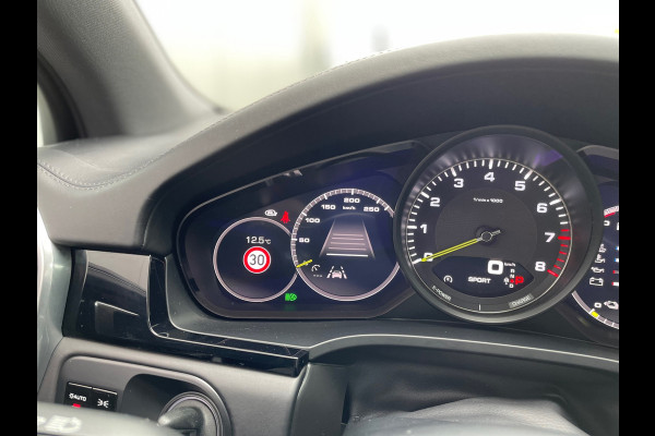 Porsche Cayenne 3.0 E-Hybrid / Panorama