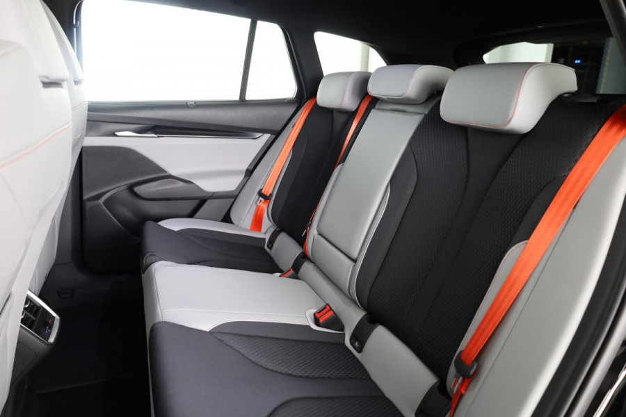 Škoda Enyaq 85 Business Edition 286 pk | Business upgrade pakket - ADVANCED | Panoramadak | Lodge | 20 inch lichtmetalen velgen