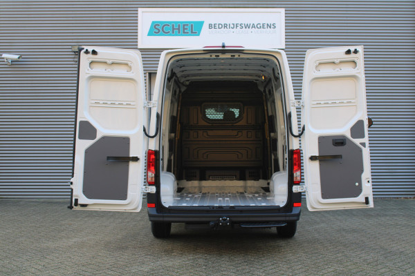 Volkswagen Crafter 35 2.0 TDI L3H3 177pk - Facelift - Navigatie - LED - Geveerde stoel - Virtual cockpit - Camera - Trekhaak - Stoelverwarming - Ri
