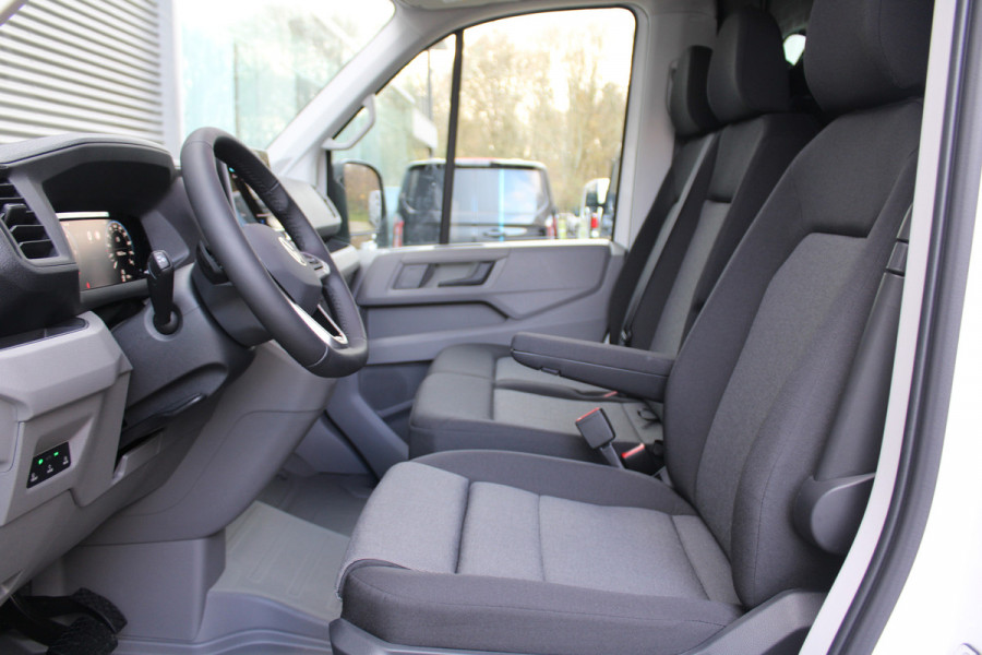 Volkswagen Crafter 35 2.0 TDI L3H3 177pk - Facelift - Navigatie - LED - Geveerde stoel - Virtual cockpit - Camera - Trekhaak - Stoelverwarming - Ri