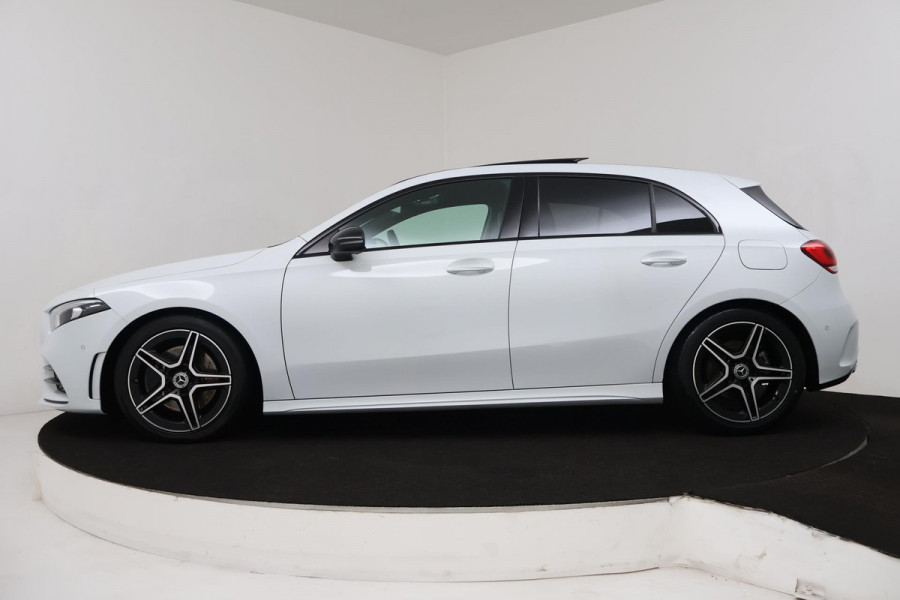Mercedes-Benz A-Klasse 220 Premium Plus (PANORAMADAK, PARKEERSENSOREN, STOELVERWARMING, CRUISE CONTROL, ACHTERUITRIJCAMERA)