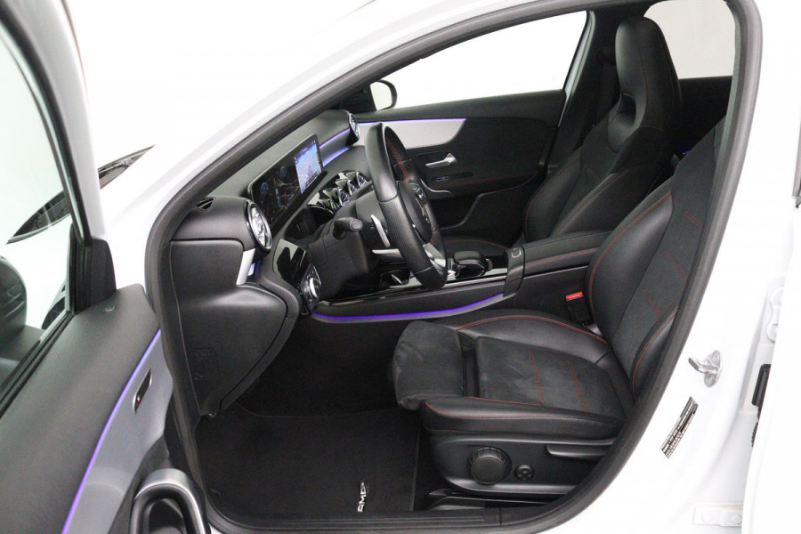 Mercedes-Benz A-Klasse 220 Premium Plus (PANORAMADAK, PARKEERSENSOREN, STOELVERWARMING, CRUISE CONTROL, ACHTERUITRIJCAMERA)