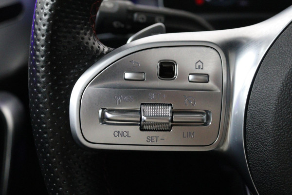 Mercedes-Benz A-Klasse 220 Premium Plus (PANORAMADAK, PARKEERSENSOREN, STOELVERWARMING, CRUISE CONTROL, ACHTERUITRIJCAMERA)