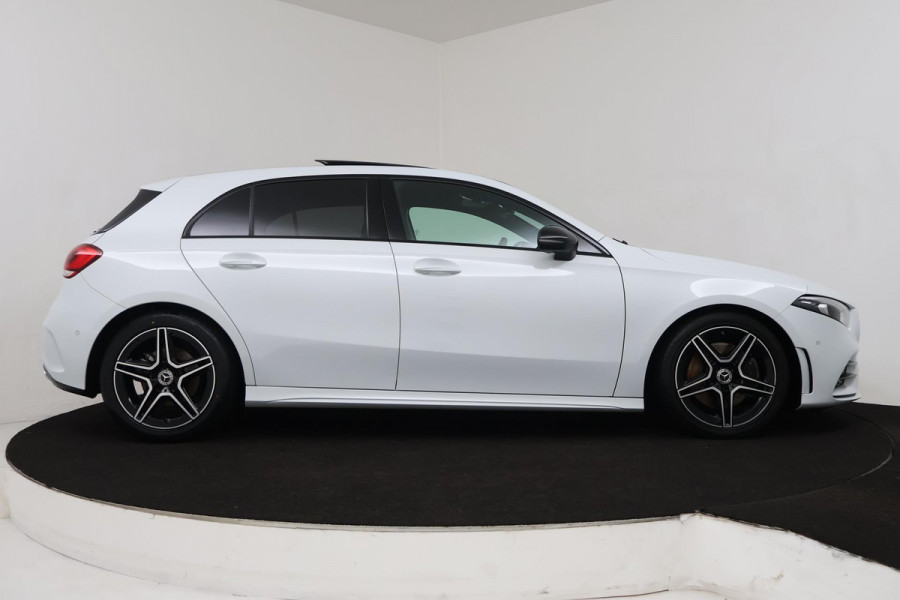 Mercedes-Benz A-Klasse 220 Premium Plus (PANORAMADAK, PARKEERSENSOREN, STOELVERWARMING, CRUISE CONTROL, ACHTERUITRIJCAMERA)