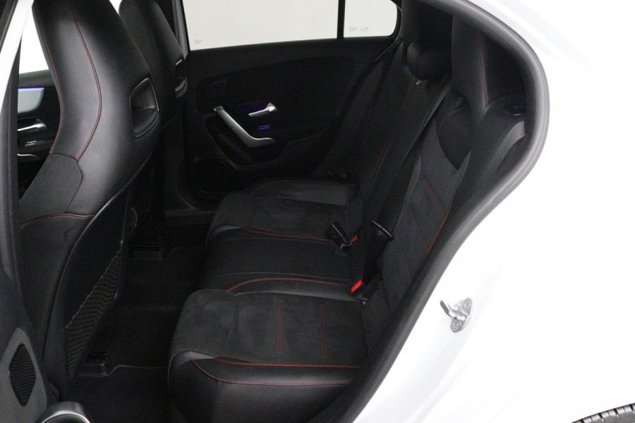 Mercedes-Benz A-Klasse 220 Premium Plus (PANORAMADAK, PARKEERSENSOREN, STOELVERWARMING, CRUISE CONTROL, ACHTERUITRIJCAMERA)