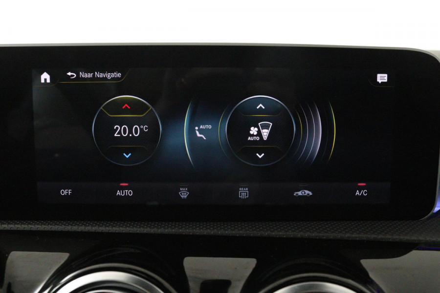 Mercedes-Benz A-Klasse 220 Premium Plus (PANORAMADAK, PARKEERSENSOREN, STOELVERWARMING, CRUISE CONTROL, ACHTERUITRIJCAMERA)