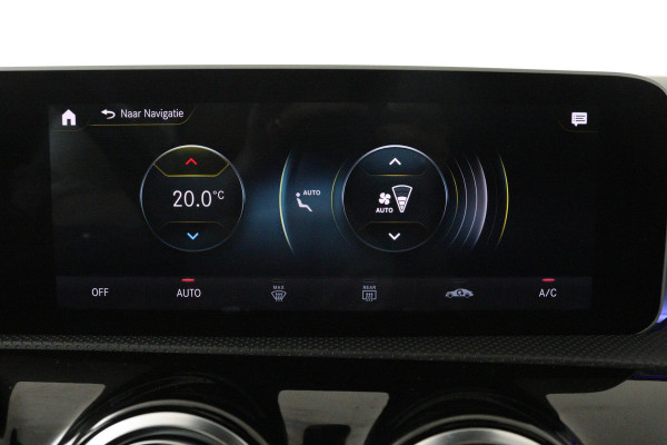 Mercedes-Benz A-Klasse 220 Premium Plus (PANORAMADAK, PARKEERSENSOREN, STOELVERWARMING, CRUISE CONTROL, ACHTERUITRIJCAMERA)