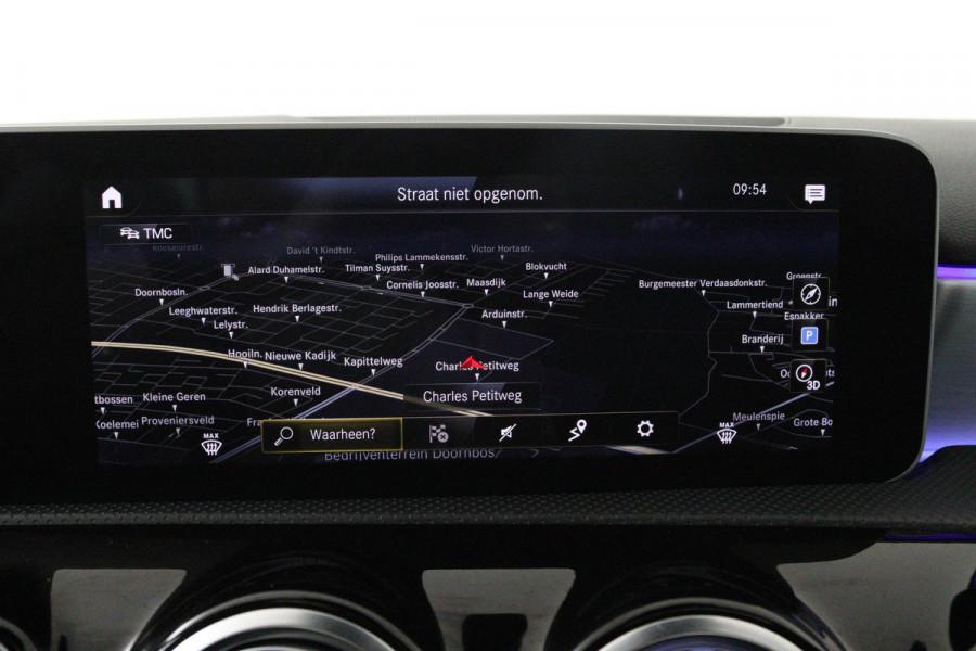Mercedes-Benz A-Klasse 220 Premium Plus (PANORAMADAK, PARKEERSENSOREN, STOELVERWARMING, CRUISE CONTROL, ACHTERUITRIJCAMERA)