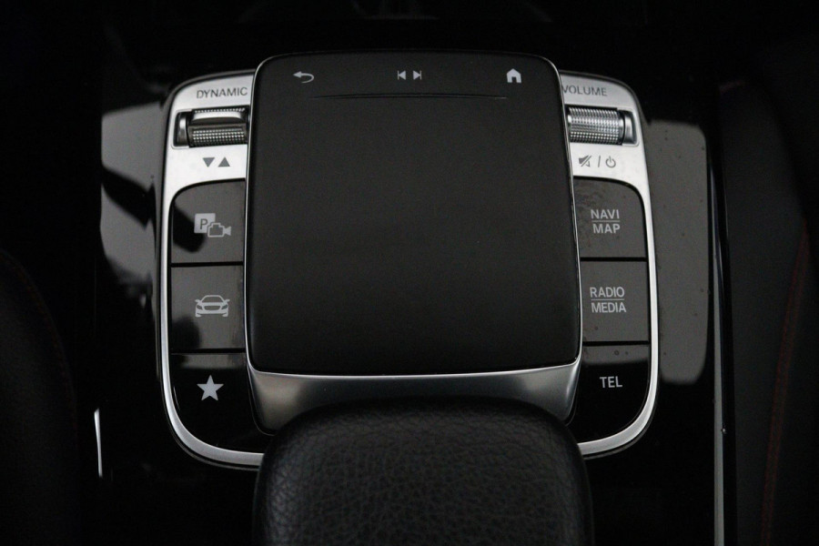 Mercedes-Benz A-Klasse 220 Premium Plus (PANORAMADAK, PARKEERSENSOREN, STOELVERWARMING, CRUISE CONTROL, ACHTERUITRIJCAMERA)