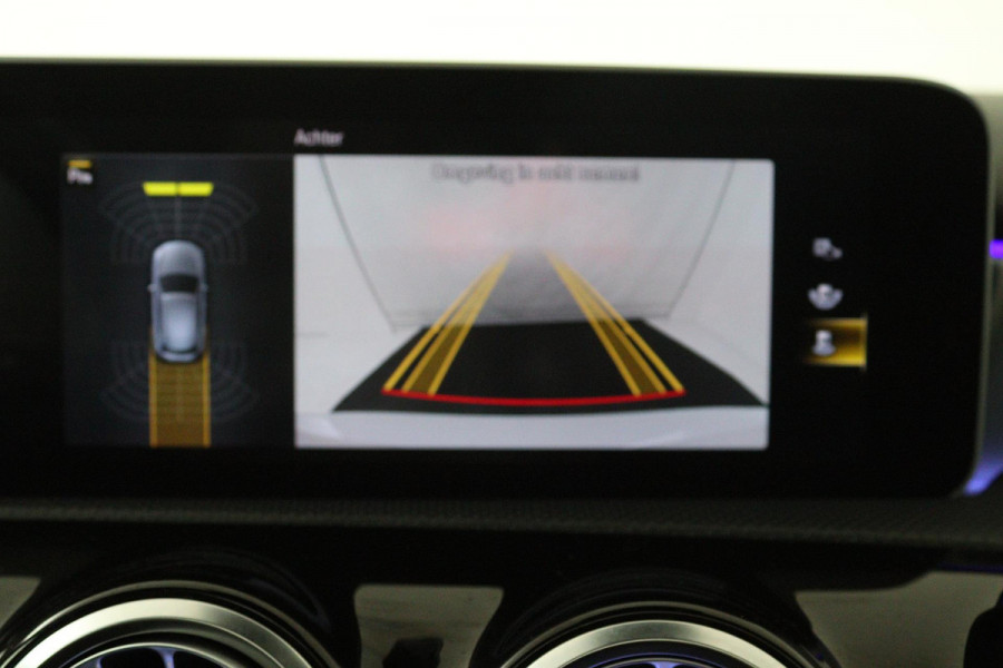 Mercedes-Benz A-Klasse 220 Premium Plus (PANORAMADAK, PARKEERSENSOREN, STOELVERWARMING, CRUISE CONTROL, ACHTERUITRIJCAMERA)