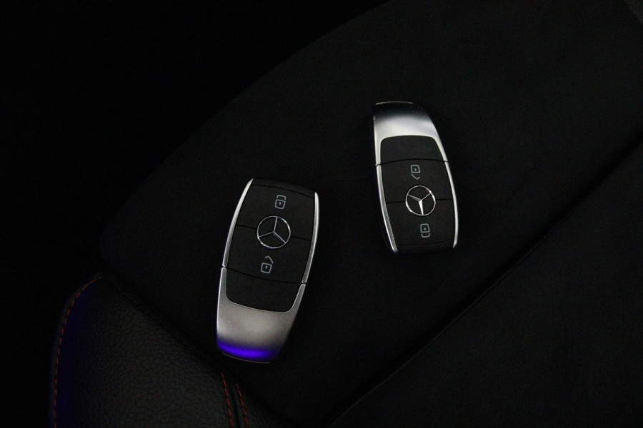 Mercedes-Benz A-Klasse 220 Premium Plus (PANORAMADAK, PARKEERSENSOREN, STOELVERWARMING, CRUISE CONTROL, ACHTERUITRIJCAMERA)