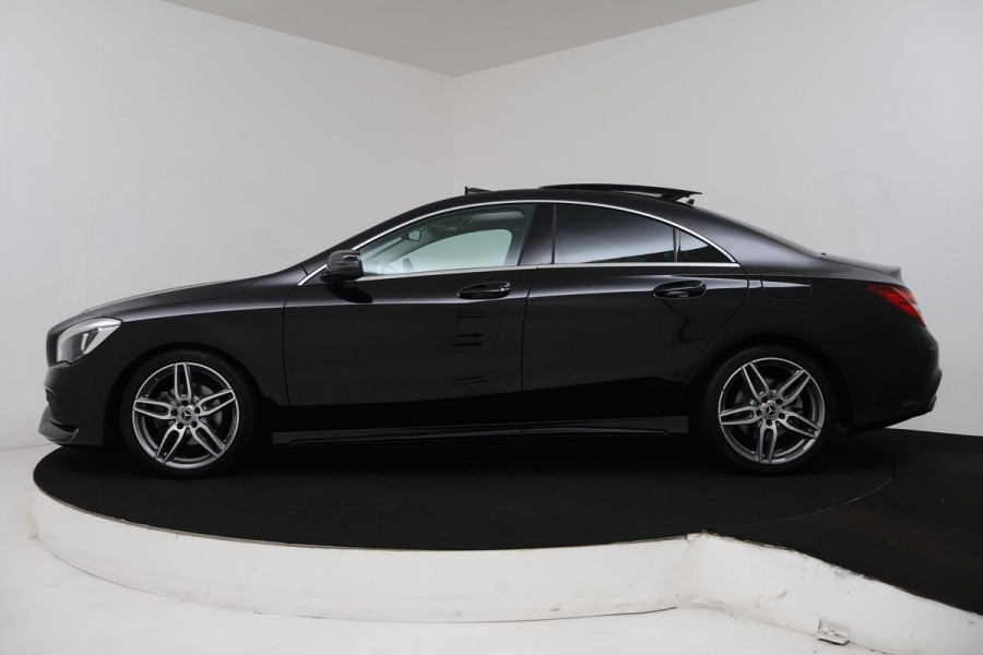 Mercedes-Benz CLA-Klasse 180 Ambition (PANORAMADAK, PARKEERSENSOREN, CRUISE CONTROL, AUTOMAAT, NAVIGATIE, STOELVERWARMING)