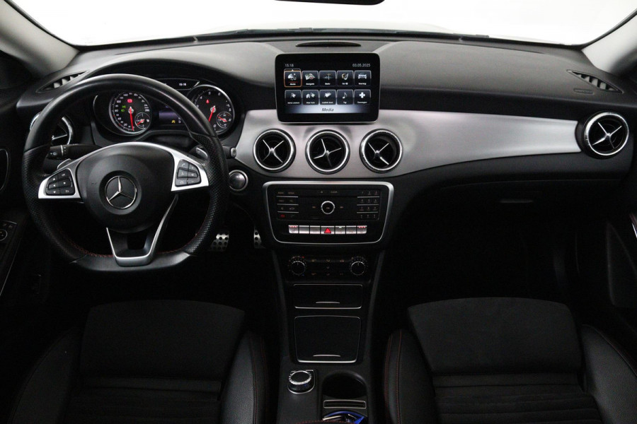 Mercedes-Benz CLA-Klasse 180 Ambition (PANORAMADAK, PARKEERSENSOREN, CRUISE CONTROL, AUTOMAAT, NAVIGATIE, STOELVERWARMING)