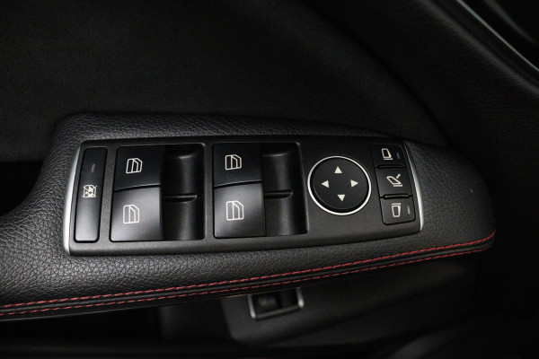 Mercedes-Benz CLA-Klasse 180 Ambition (PANORAMADAK, PARKEERSENSOREN, CRUISE CONTROL, AUTOMAAT, NAVIGATIE, STOELVERWARMING)