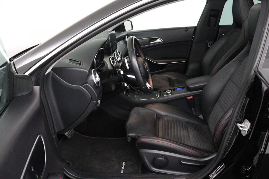 Mercedes-Benz CLA-Klasse 180 Ambition (PANORAMADAK, PARKEERSENSOREN, CRUISE CONTROL, AUTOMAAT, NAVIGATIE, STOELVERWARMING)