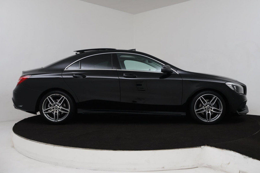 Mercedes-Benz CLA-Klasse 180 Ambition (PANORAMADAK, PARKEERSENSOREN, CRUISE CONTROL, AUTOMAAT, NAVIGATIE, STOELVERWARMING)