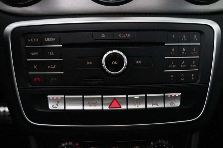 Mercedes-Benz CLA-Klasse 180 Ambition (PANORAMADAK, PARKEERSENSOREN, CRUISE CONTROL, AUTOMAAT, NAVIGATIE, STOELVERWARMING)