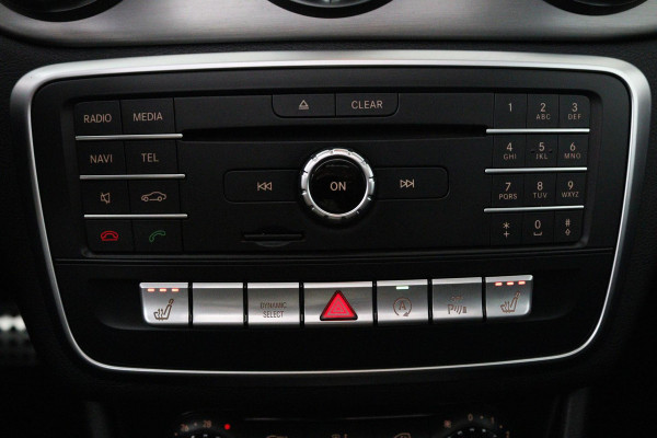 Mercedes-Benz CLA-Klasse 180 Ambition (PANORAMADAK, PARKEERSENSOREN, CRUISE CONTROL, AUTOMAAT, NAVIGATIE, STOELVERWARMING)