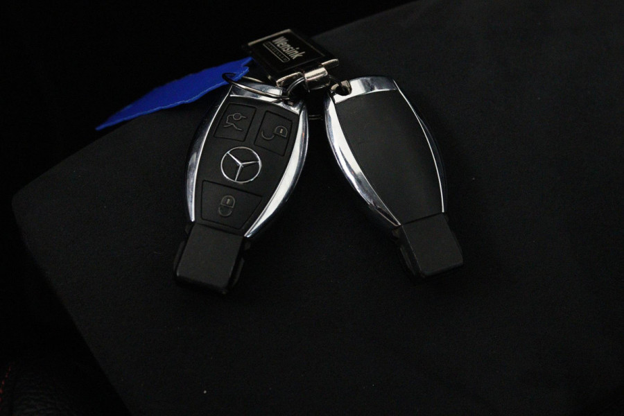 Mercedes-Benz CLA-Klasse 180 Ambition (PANORAMADAK, PARKEERSENSOREN, CRUISE CONTROL, AUTOMAAT, NAVIGATIE, STOELVERWARMING)