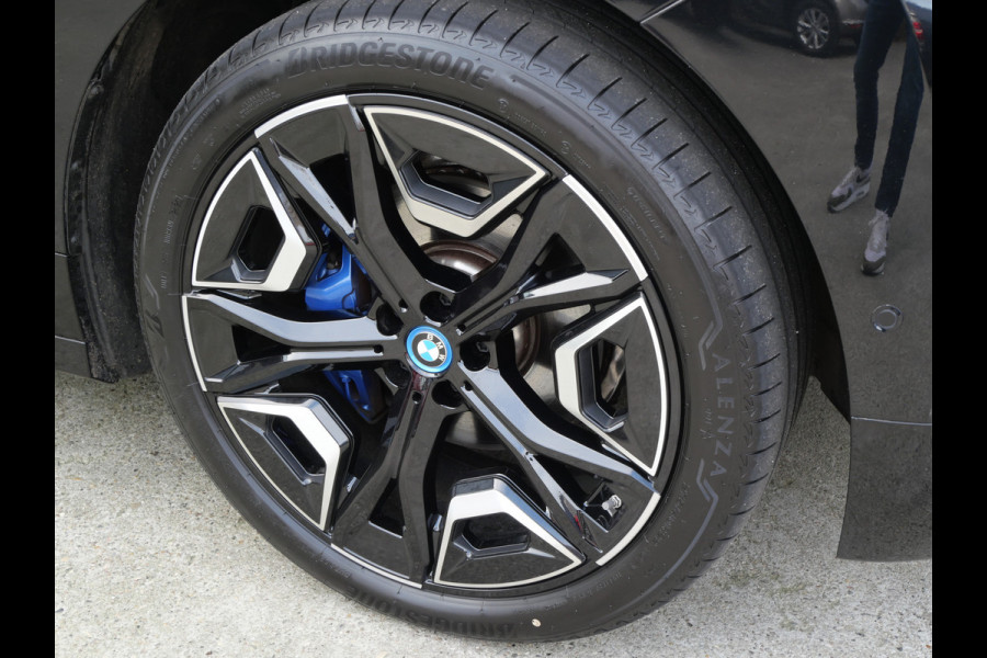 BMW iX xDrive50 BUSINESS ED. PLUS | 112 kWh | PANORAMA | CRYSTAL | TREKHAAK | LUCHTVERING | 1e EIG!!