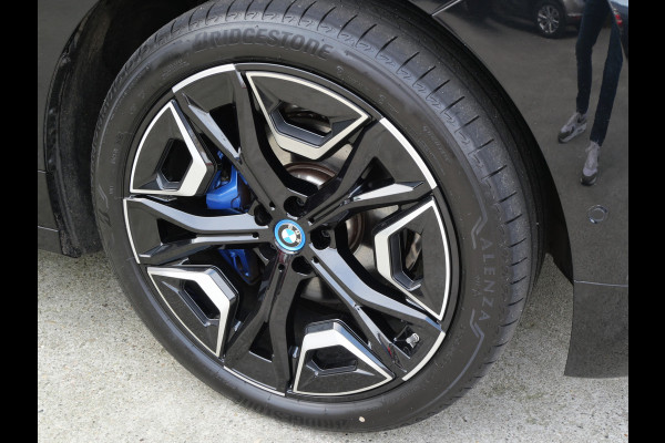 BMW iX xDrive50 BUSINESS ED. PLUS | 112 kWh | PANORAMA | CRYSTAL | TREKHAAK | LUCHTVERING | 1e EIG!!