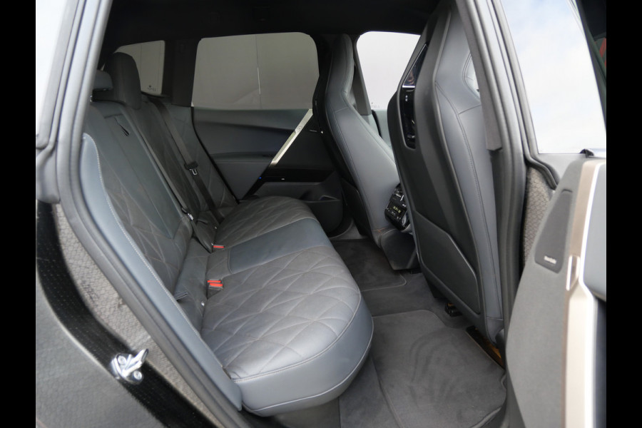 BMW iX xDrive50 BUSINESS ED. PLUS | 112 kWh | PANORAMA | CRYSTAL | TREKHAAK | LUCHTVERING | 1e EIG!!