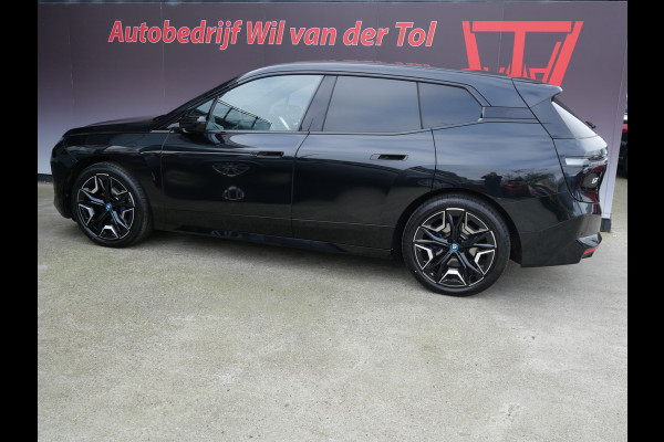 BMW iX xDrive50 BUSINESS ED. PLUS | 112 kWh | PANORAMA | CRYSTAL | TREKHAAK | LUCHTVERING | 1e EIG!!