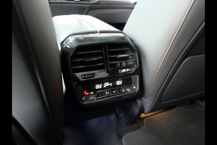 BMW iX xDrive50 BUSINESS ED. PLUS | 112 kWh | PANORAMA | CRYSTAL | TREKHAAK | LUCHTVERING | 1e EIG!!